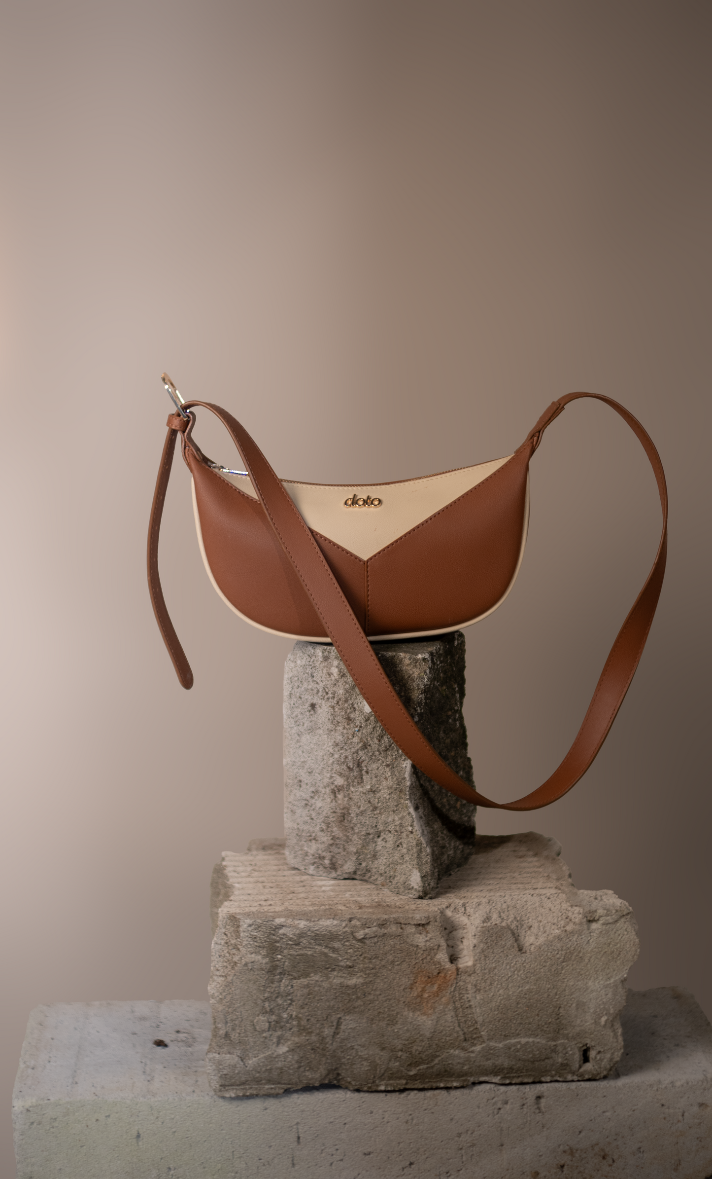 ENSO CROSSBODY BAG (Beige & Tan)